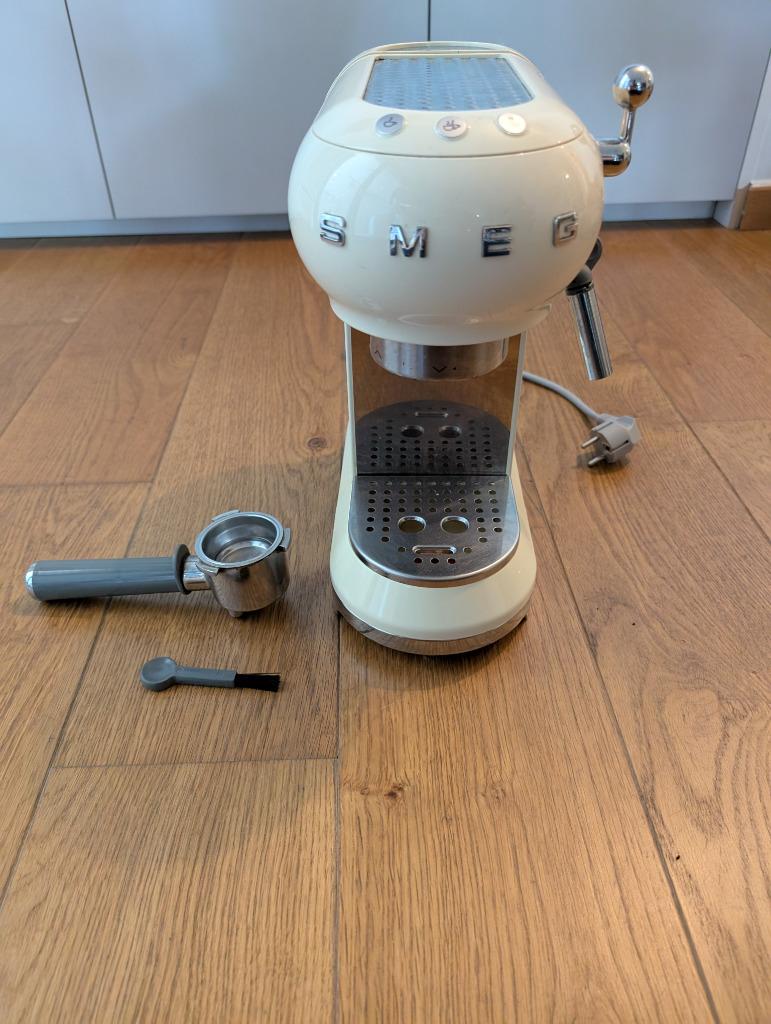 Smeg espressomachine Creme, Elektronische apparatuur, Koffiezetapparaten, Gebruikt, Espresso apparaat, Gemalen koffie, Ophalen of Verzenden