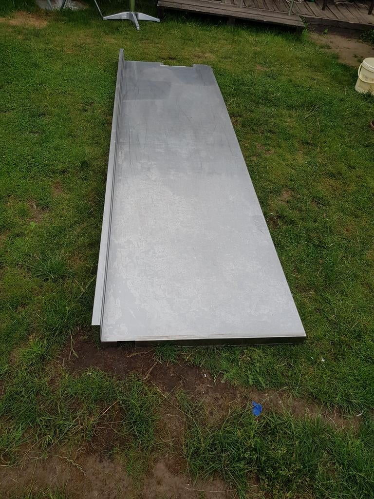 INOX PLAAT OP EEN WERKBANK, Enlèvement ou Envoi