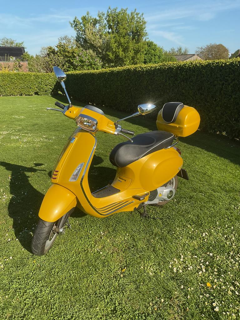Vespa Sprint 125 3Vie avec top case 2536 km, Enlèvement, Comme neuf