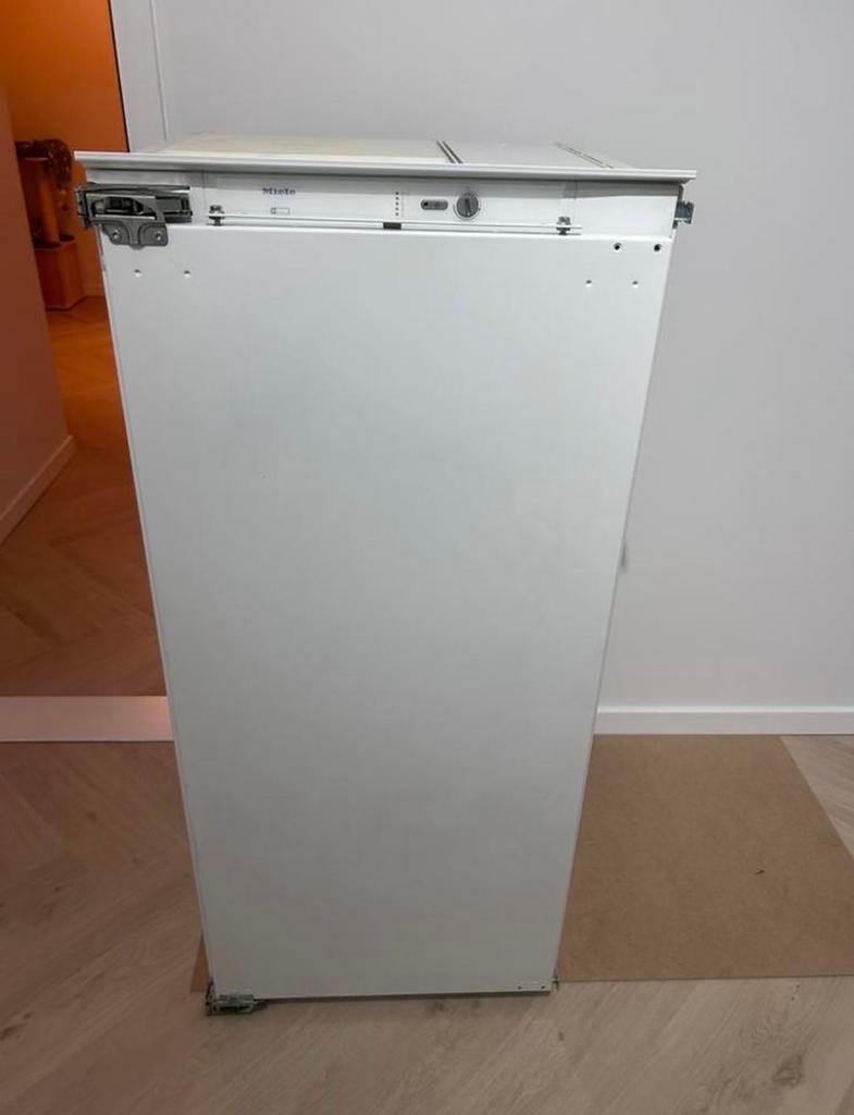 Miele ijskast met vriesvak, Elektronische apparatuur, Gebruikt, 120 tot 140 cm, Minder dan 60 cm, Inbouw
