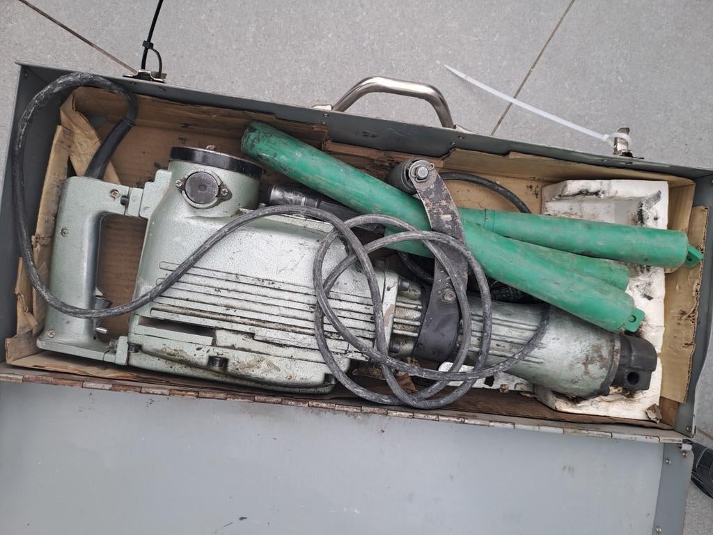 MARTEAU PIQUEUR HITACHI, Enlèvement, Utilisé, 1200 watts ou plus, HITACHI