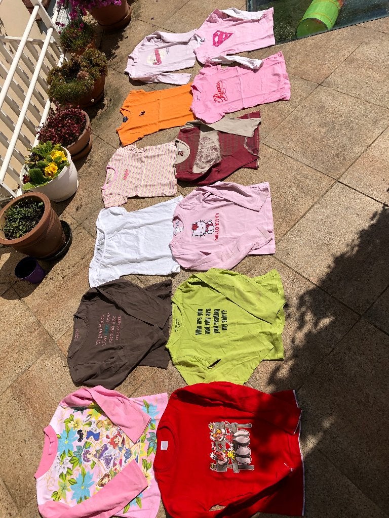lot de 12 t-shirts filles comme neufs, Enlèvement, Comme neuf, Taille 128