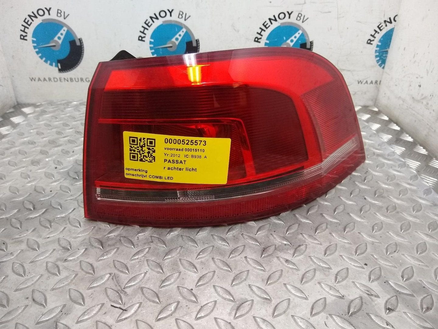 VOLKSWAGEN PASSAT 1.8 TSI Highline  ACHTERLICHT R 2012, Enlèvement ou Envoi, Utilisé, Stiba membre