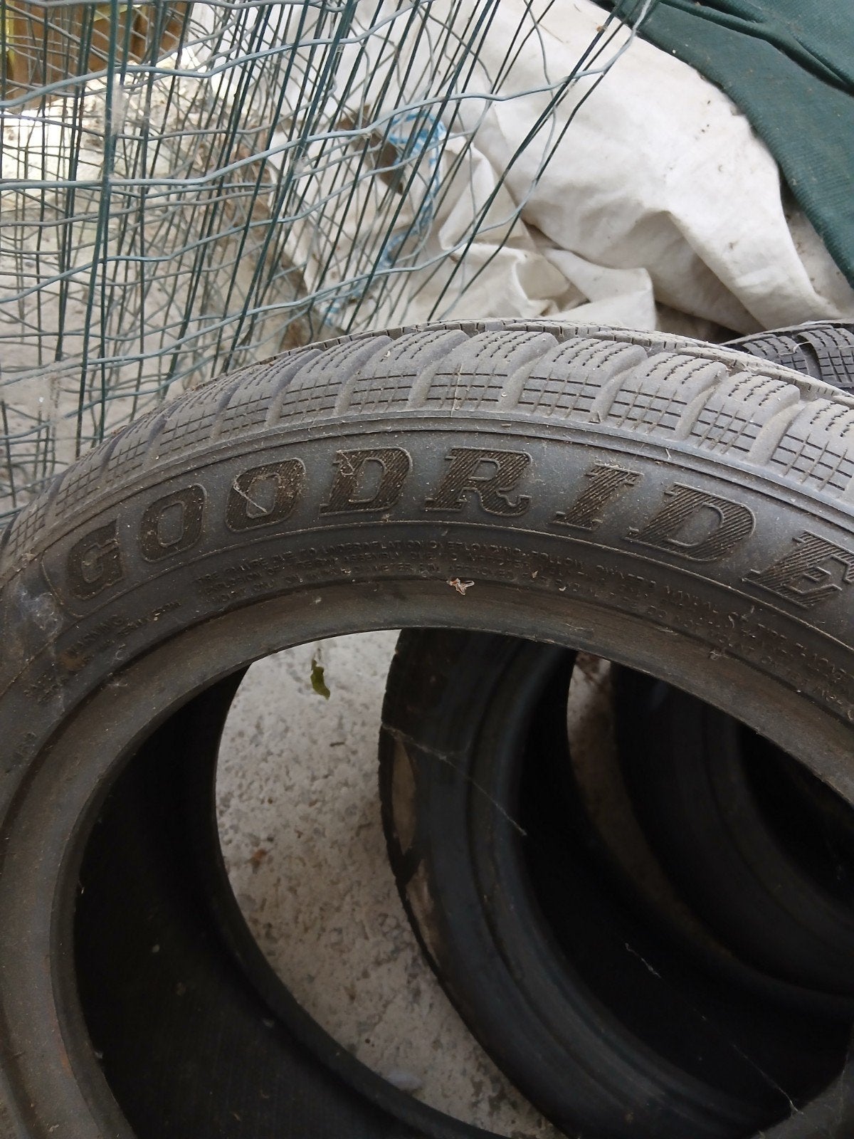 4 Pneus hiver Goodride 205/55/16., Ophalen