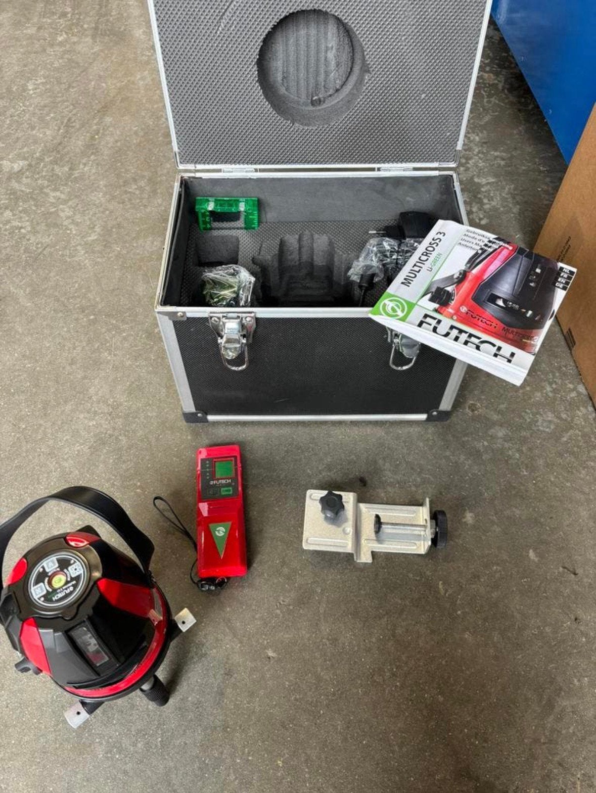 Futech multicross 3 kruislaser met ontvangerli ion batterij, Doe-het-zelf en Bouw, Ophalen of Verzenden, Zo goed als nieuw
