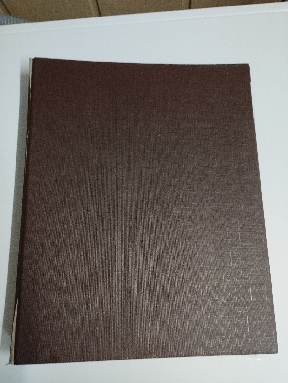 Een album om bladzijden voor postzegels of munten in te stek, Enlèvement