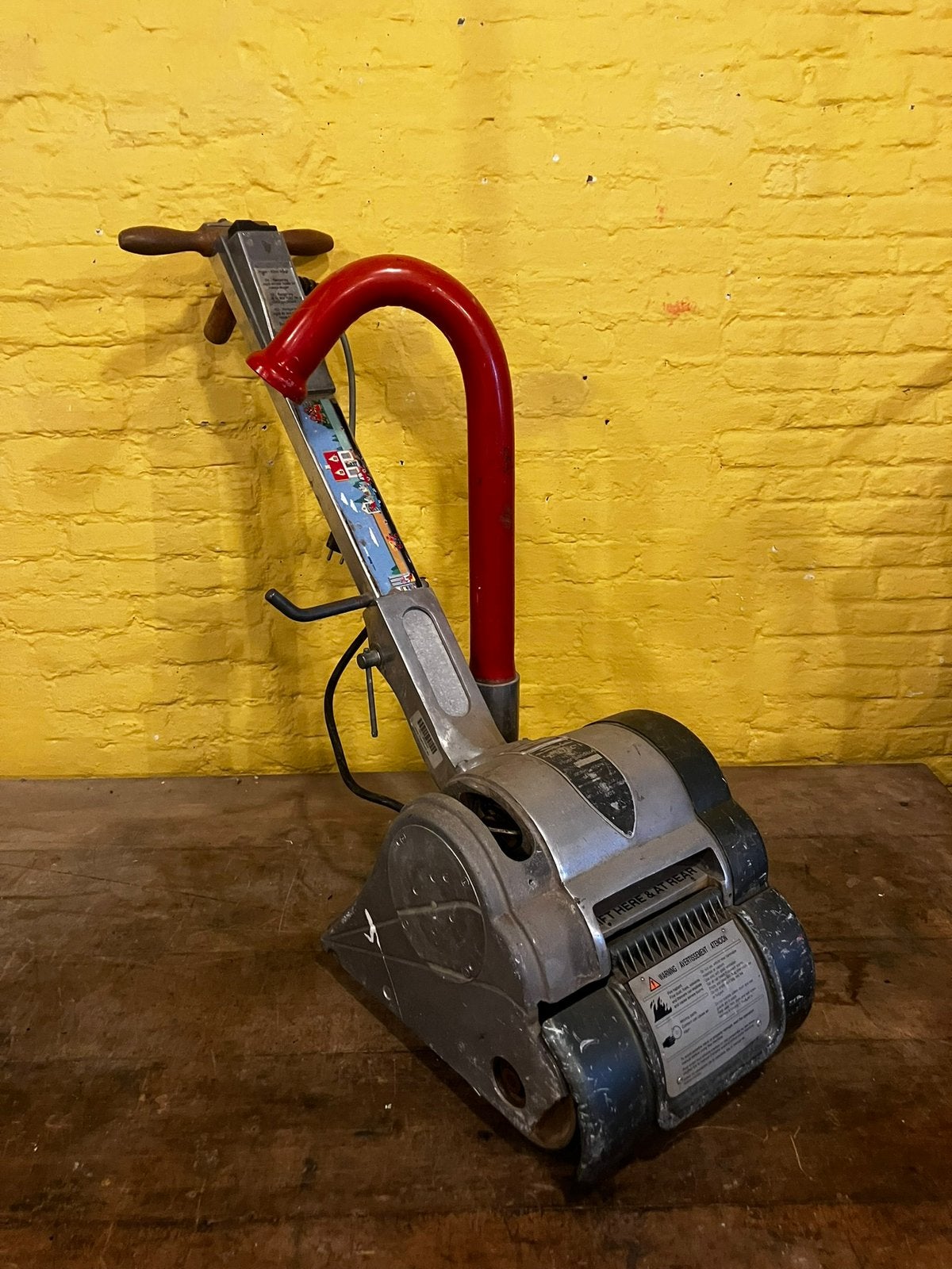 Professionele houtvloer schuurmachine, Bricolage & Construction, Enlèvement, Utilisé, 1200 watts ou plus, Ponceuse à bande