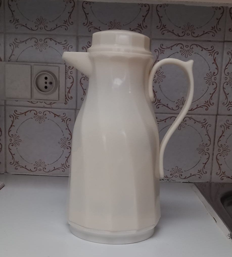 Witte thermoskan – klassieke retrostijl, Ophalen, Kunststof, Gebruikt, Thermoskan