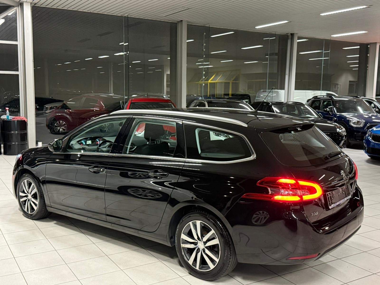 Peugeot 308, Auto's, Monovolume, Gebruikt, 128 pk, Zwart