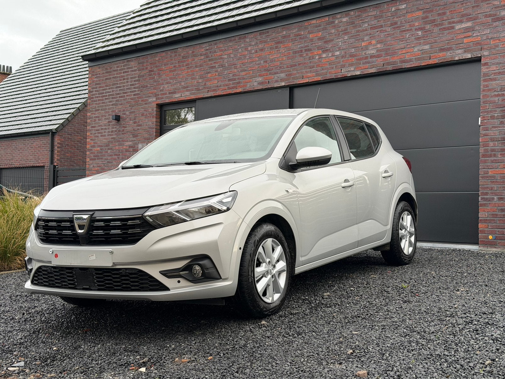 Dacia Sandero 1.0 benzine, 10.000 km, Navi, Camera, Autos, Bluetooth, Argent ou Gris, Achat, Euro 6