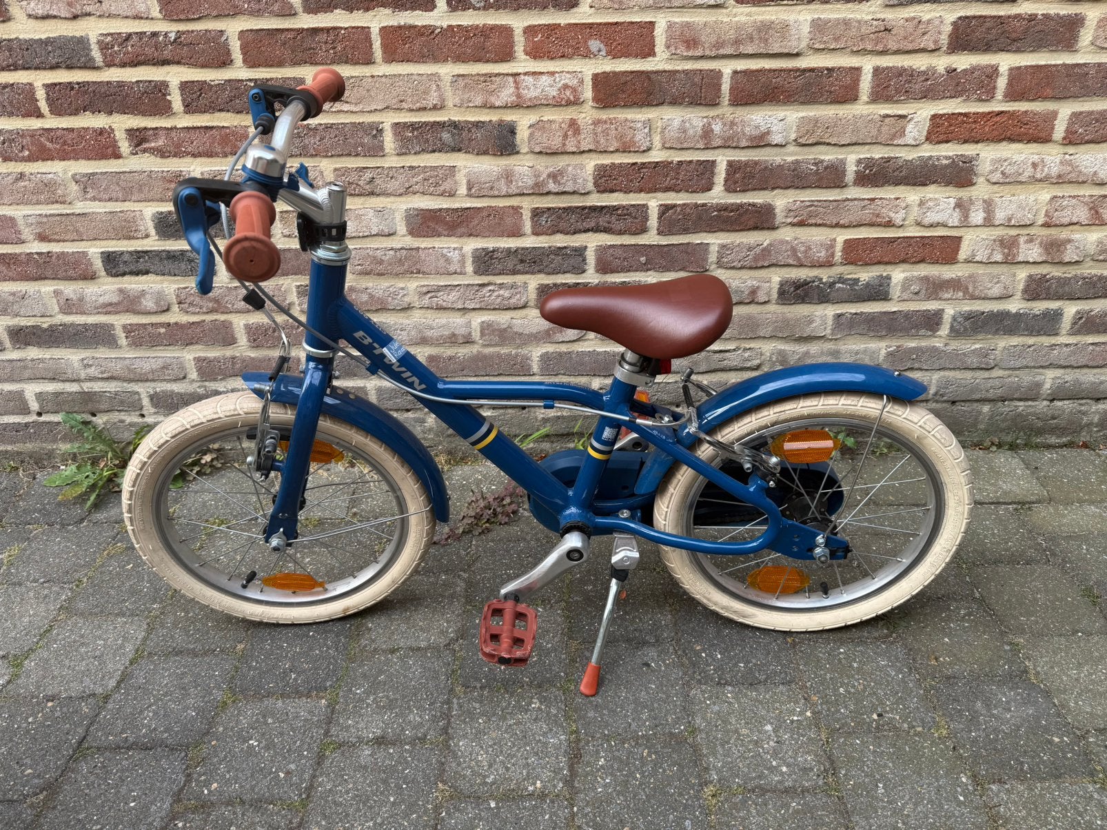 Kinderfiets 16 inch btwin, zijwieltjes inbegrepen, Fietsen en Brommers, Ophalen, Gebruikt, Zijwieltjes