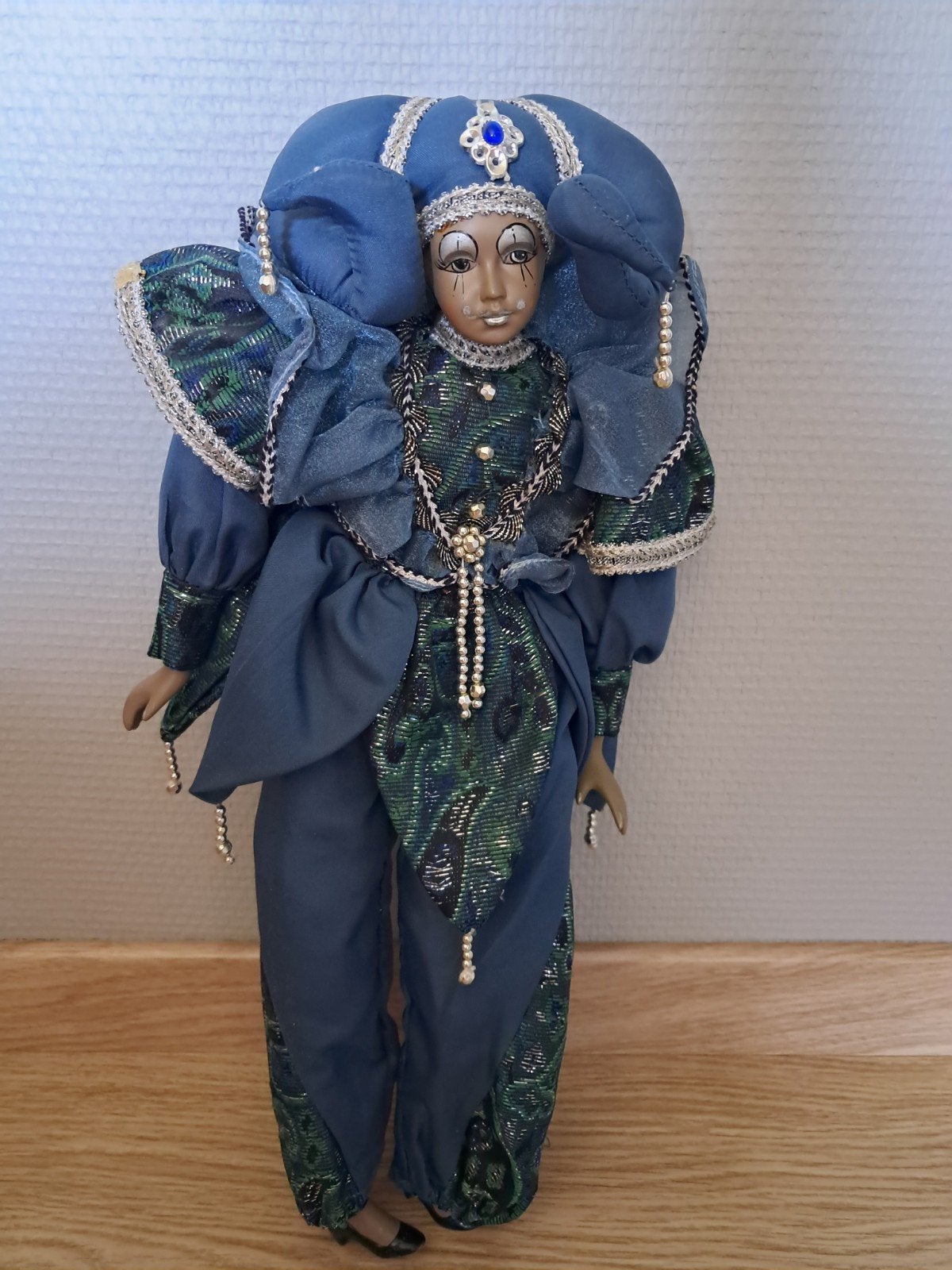 Porseleinen pop uit de oudheid van Harlekijn, Verzamelen, Poppen, Gebruikt, Pop, Ophalen of Verzenden