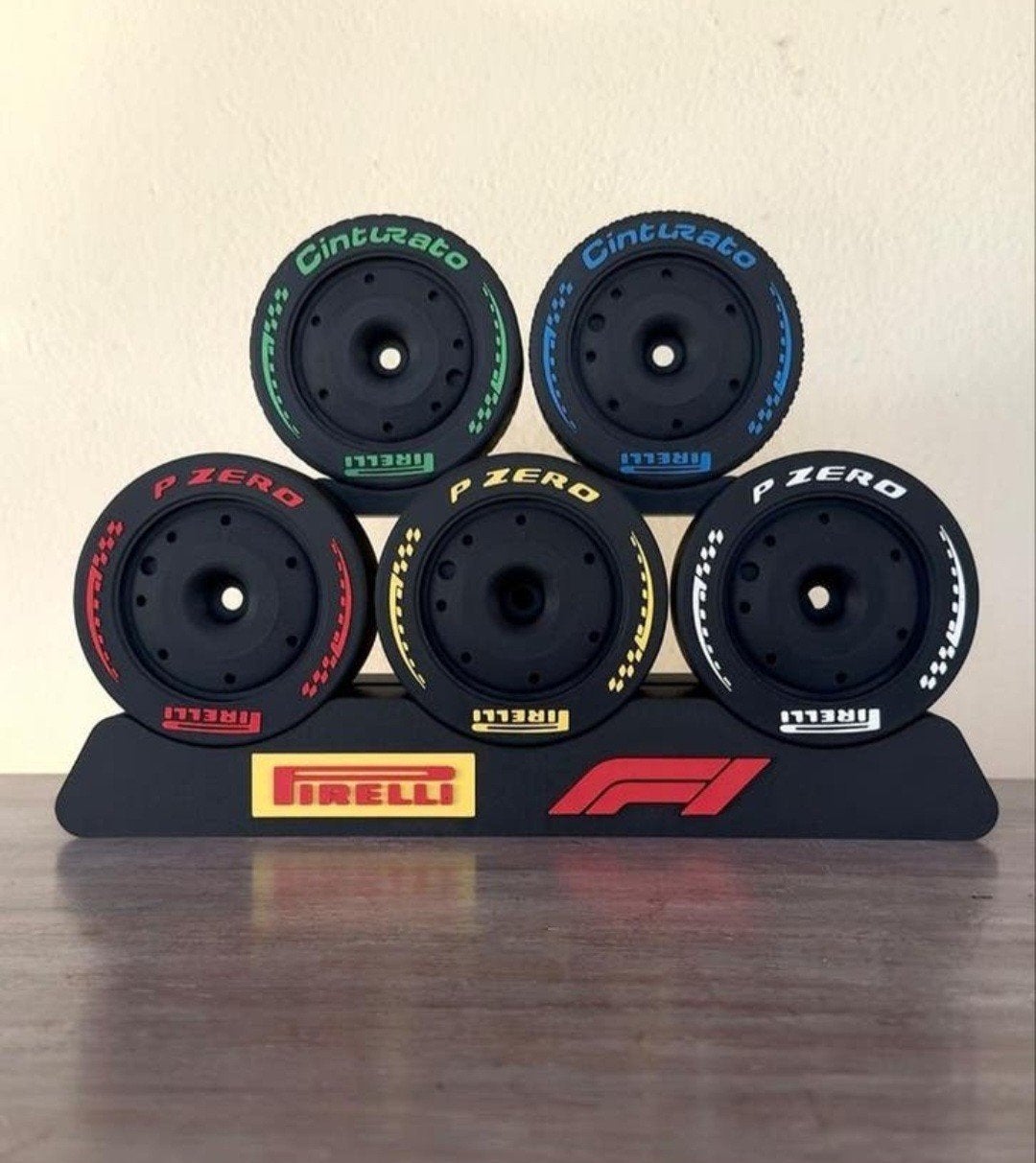 F1 2026 banden incl. stand voor de bandjes op te zetten., Verzamelen, Automerken, Motoren en Formule 1, Ophalen of Verzenden, Nieuw