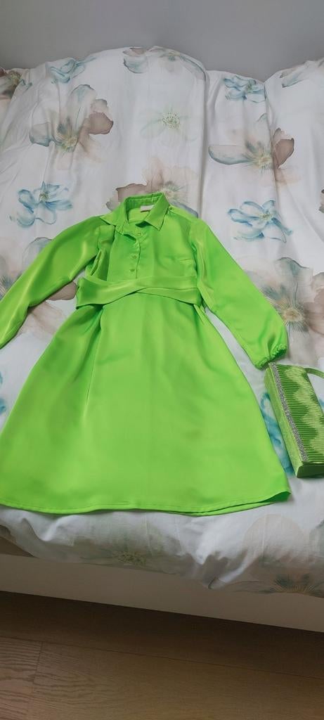 Prachtig kleed van Leonie de Paris in limoen kleur groen, Enlèvement