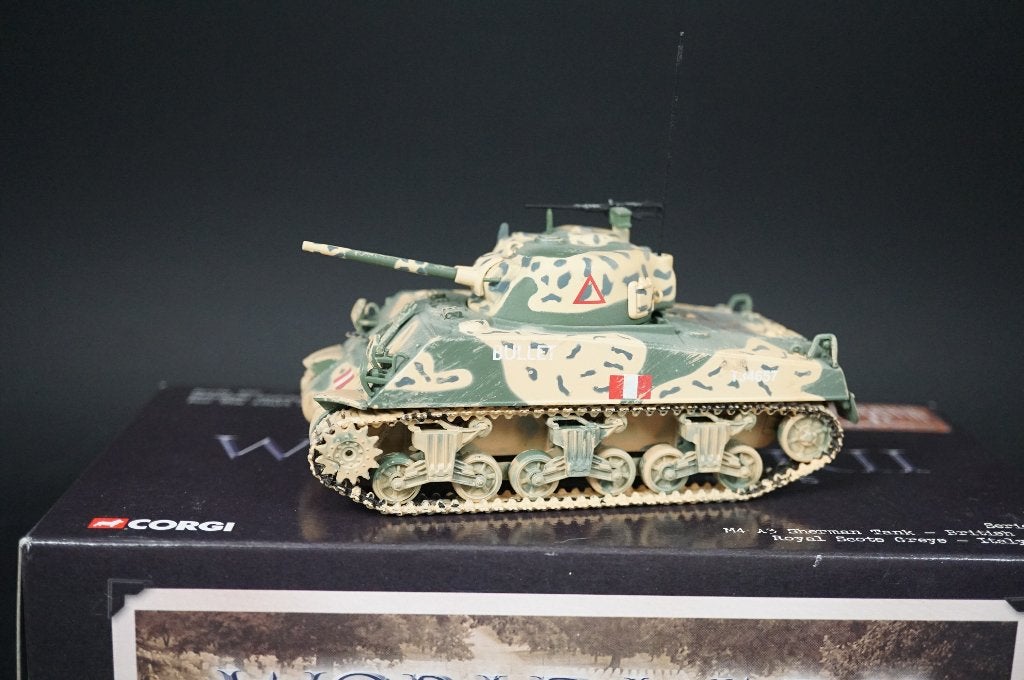 Corgi Sherman tank - Italy 1943 - 1/50 - TOP, Ophalen of Verzenden, Zo goed als nieuw, Corgi