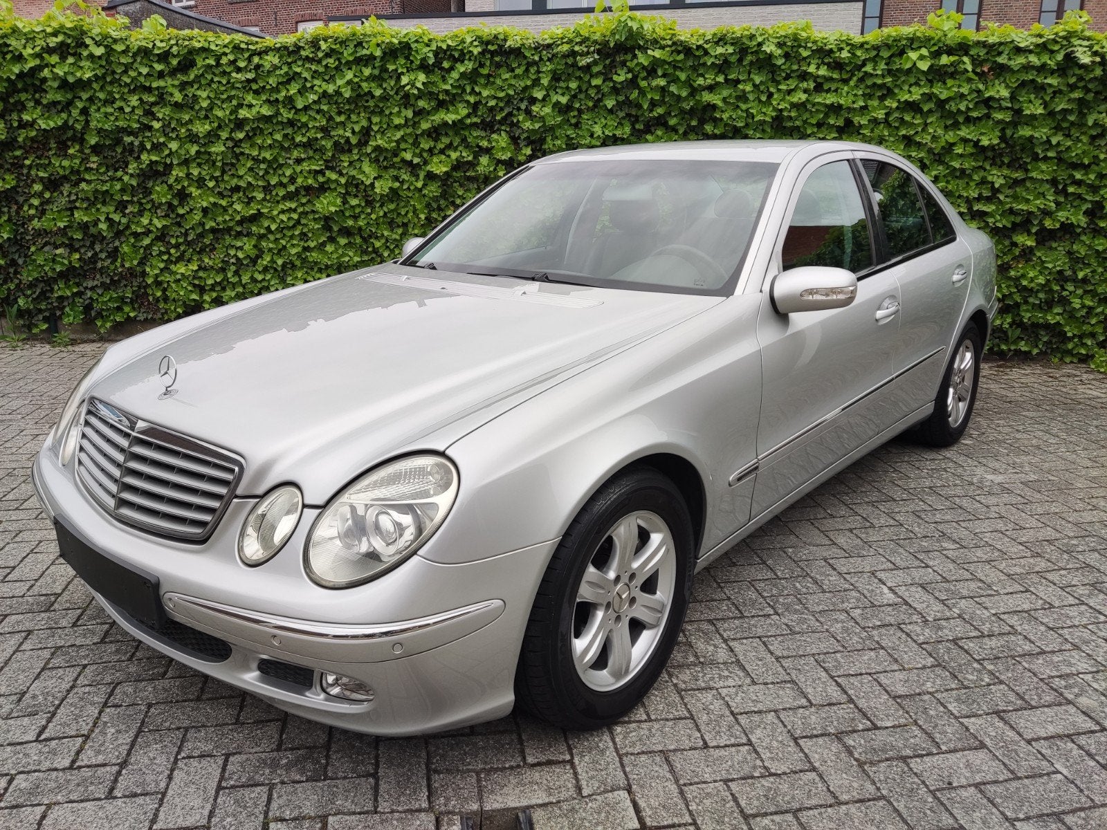 Mercedes E200 / 2004 / 153.000 / Elegance / Diesel /, Auto's, Mercedes-Benz, 4 deurs, Achterwielaandrijving, Zwart, 4 cilinders