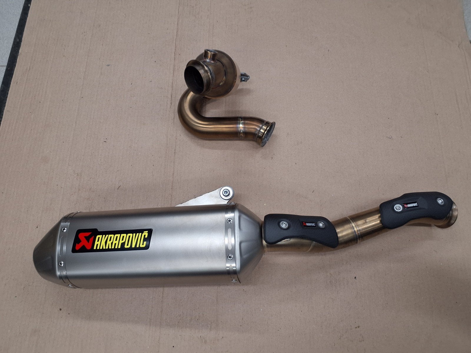Husquvarna Norden 901 Ackrapovic + décatalyseur Arrow neuf, Motoren, Ophalen