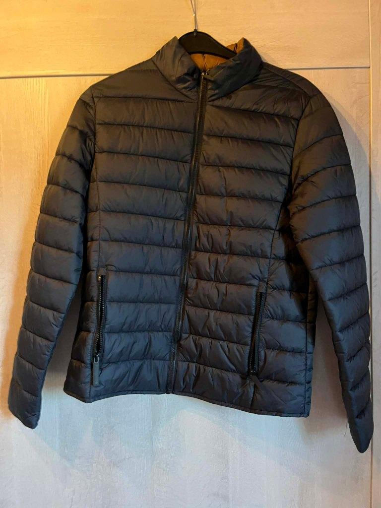 nieuwe gewatteerde jas blauw urban wave maat s, Kinderen en Baby's, Urban wave, Nieuw, Ophalen of Verzenden, Jongen