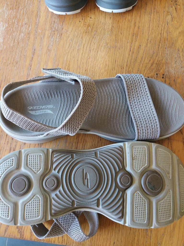 Sandales, baskets, chaussures habillées, tongs, etc., Vêtements | Femmes, Chaussures, Envoi, Comme neuf, Sandales de bain