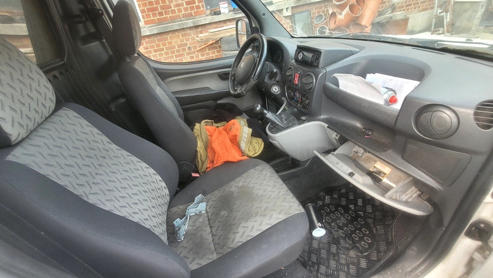 lot de 2 UTILITAIRES pour pièces. moteur HS. 500 les deux, Entreprise, Achat