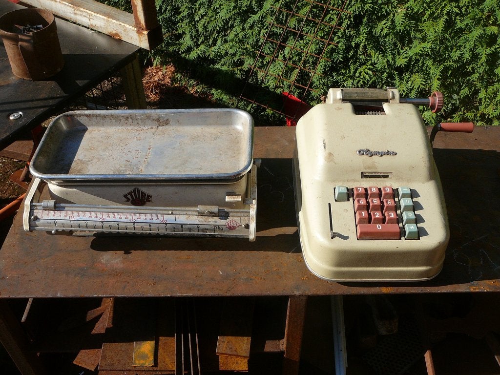 Ancienne balance et machine à calculer, Antiquités & Art, Enlèvement
