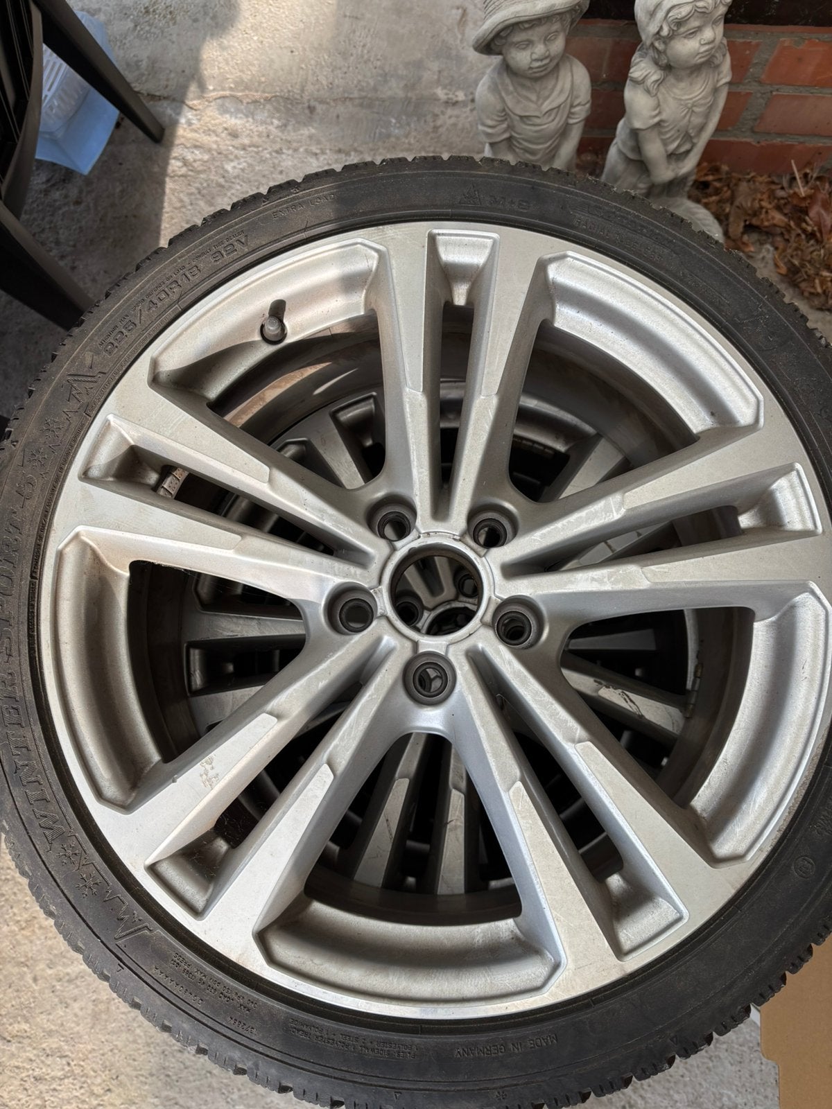 Vier Audi velgen met winterbanden, Enlèvement, Pneus hiver, Pneu(s)