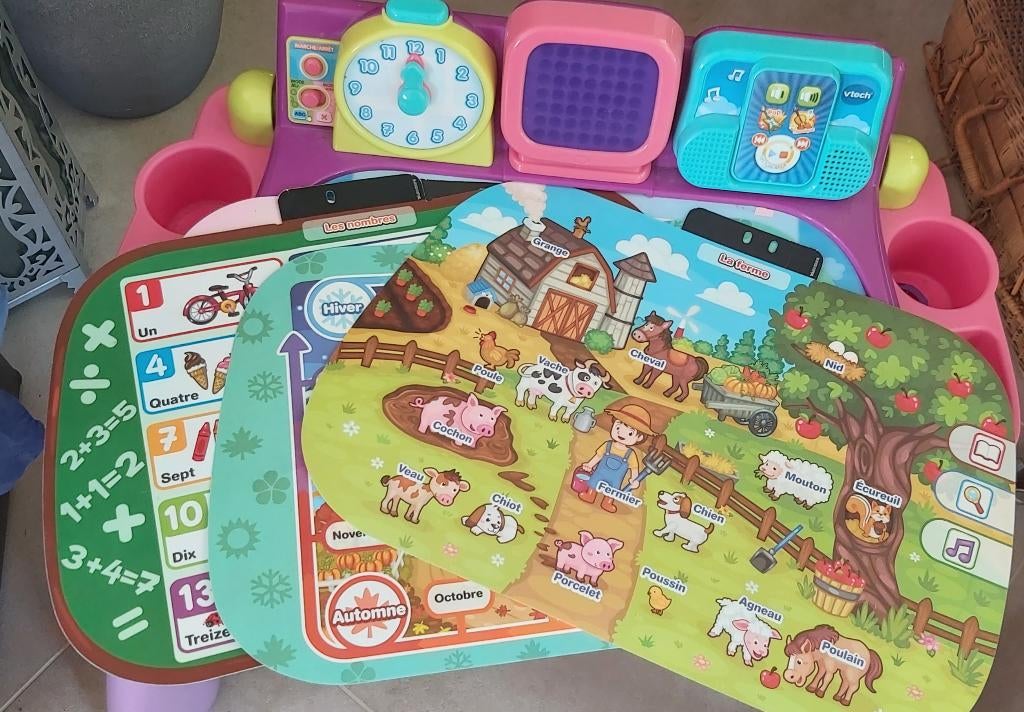 Bureau interactif avec Tabouret, Enlèvement, Comme neuf, 2 à 4 ans