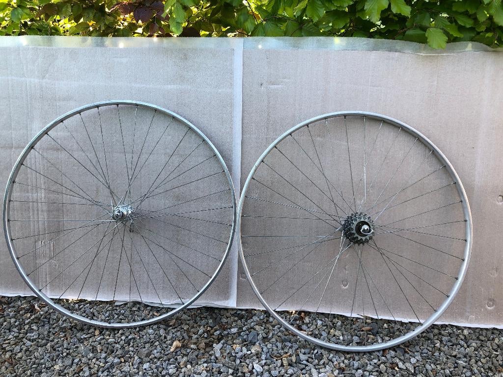 paire de roues campagnolo record + accessoires et outillage, Fietsen en Brommers, Fietsonderdelen, Gebruikt, Wiel, Staal, Ophalen