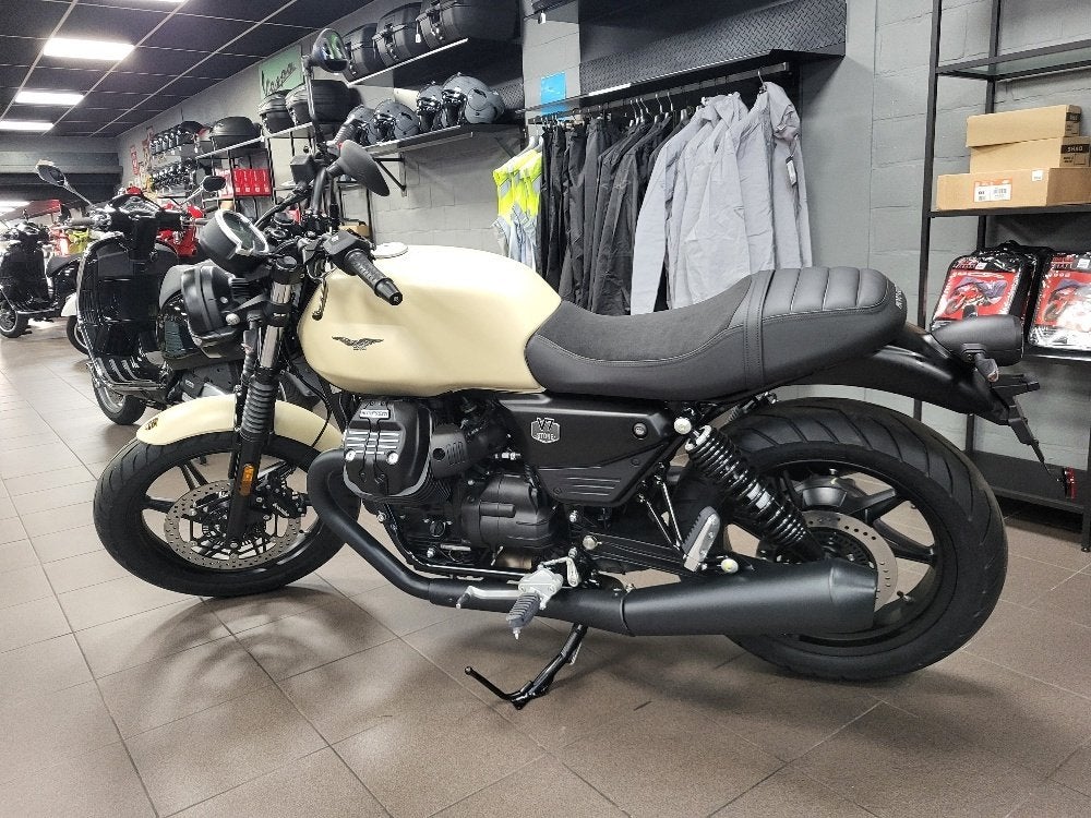 Moto Guzzi V7, Motoren, 2 cilinders, Nieuw, Motorrijbewijs A, Bedrijf
