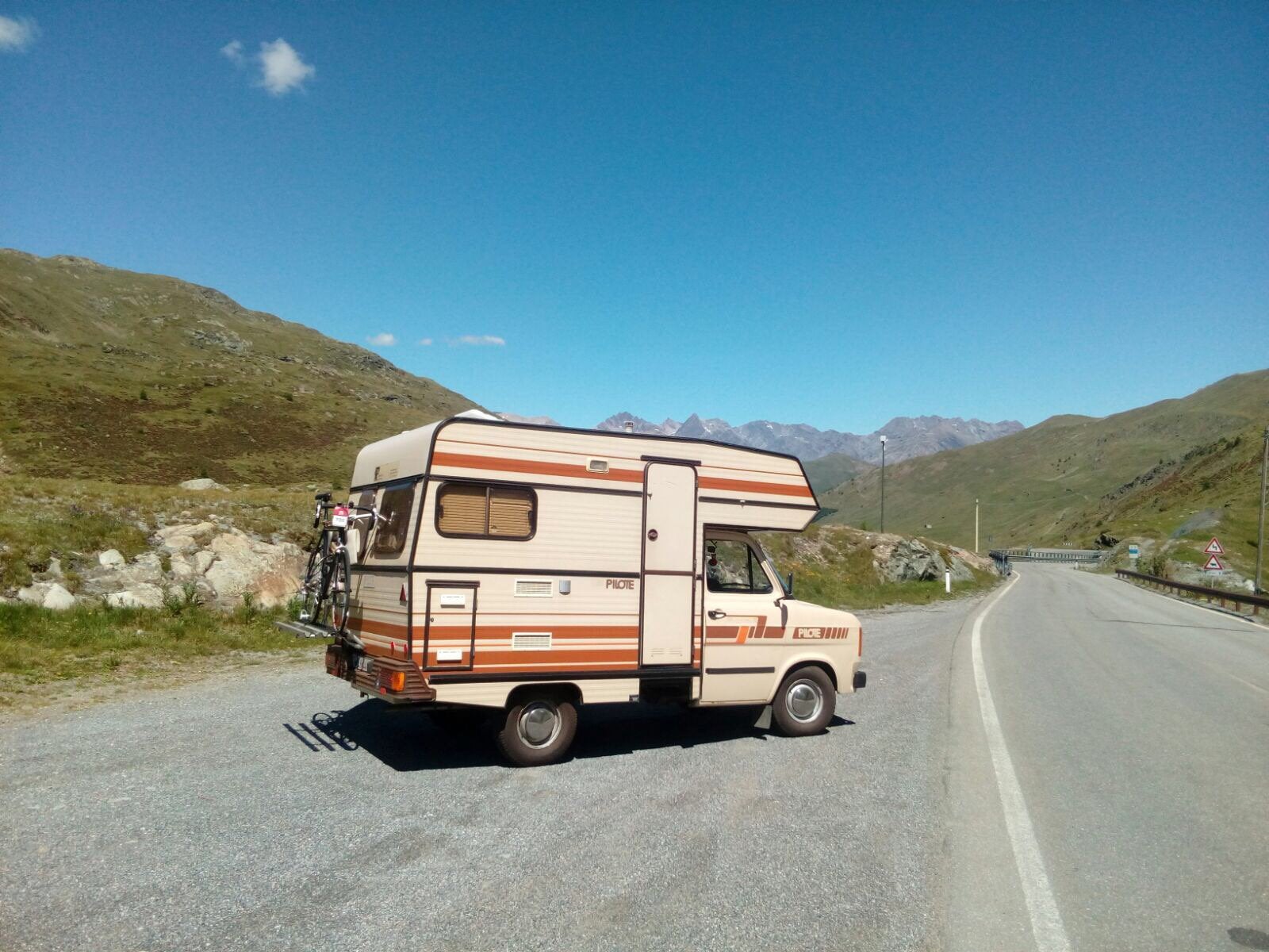 Prachtige retro Ford Transit mk2 (1984) - gekeurd, Alkoof, Ringverwarming, Ford, Treinzit