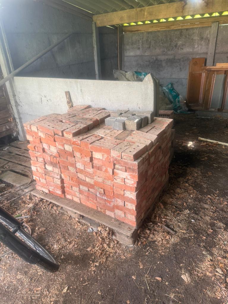 Beerse steen ca 550 stenen, Doe-het-zelf en Bouw, Ophalen, Zo goed als nieuw