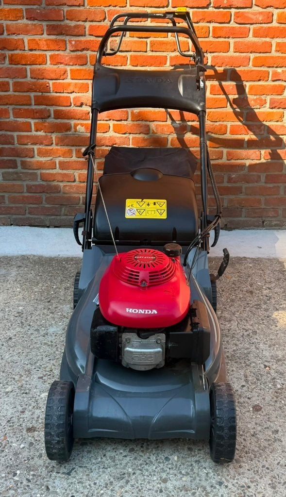 Honda benzine grasmaaier met opvangbak, Tuin en Terras, Grasmaaiers, Ophalen, Cirkelmaaier, Honda, Zo goed als nieuw