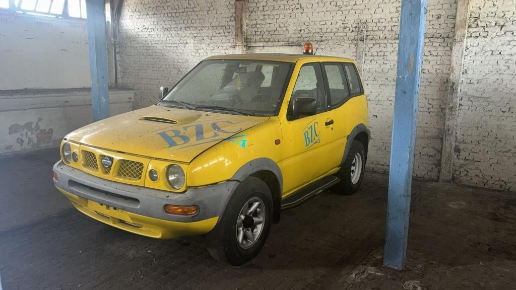 Nissan Terrano 4x4 – Geel – Voor Onderdelen of Opmaak, Autos, Achat, Boîte manuelle, Attache-remorque, Diesel