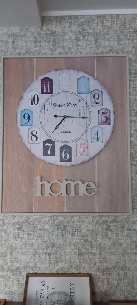 landelijke wandklok op parket, Maison & Meubles, Accessoires pour la Maison | Horloges, Enlèvement, Comme neuf, Analogique, Horloge murale