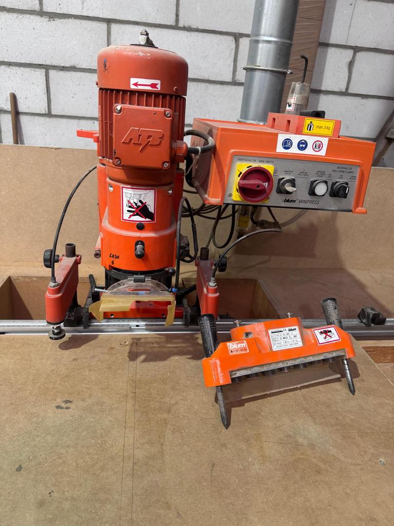 Blum freesmachine van 1996 j, Bricolage & Construction, Outillage | Fraiseuses, Enlèvement, Comme neuf, Électrique, Routeur