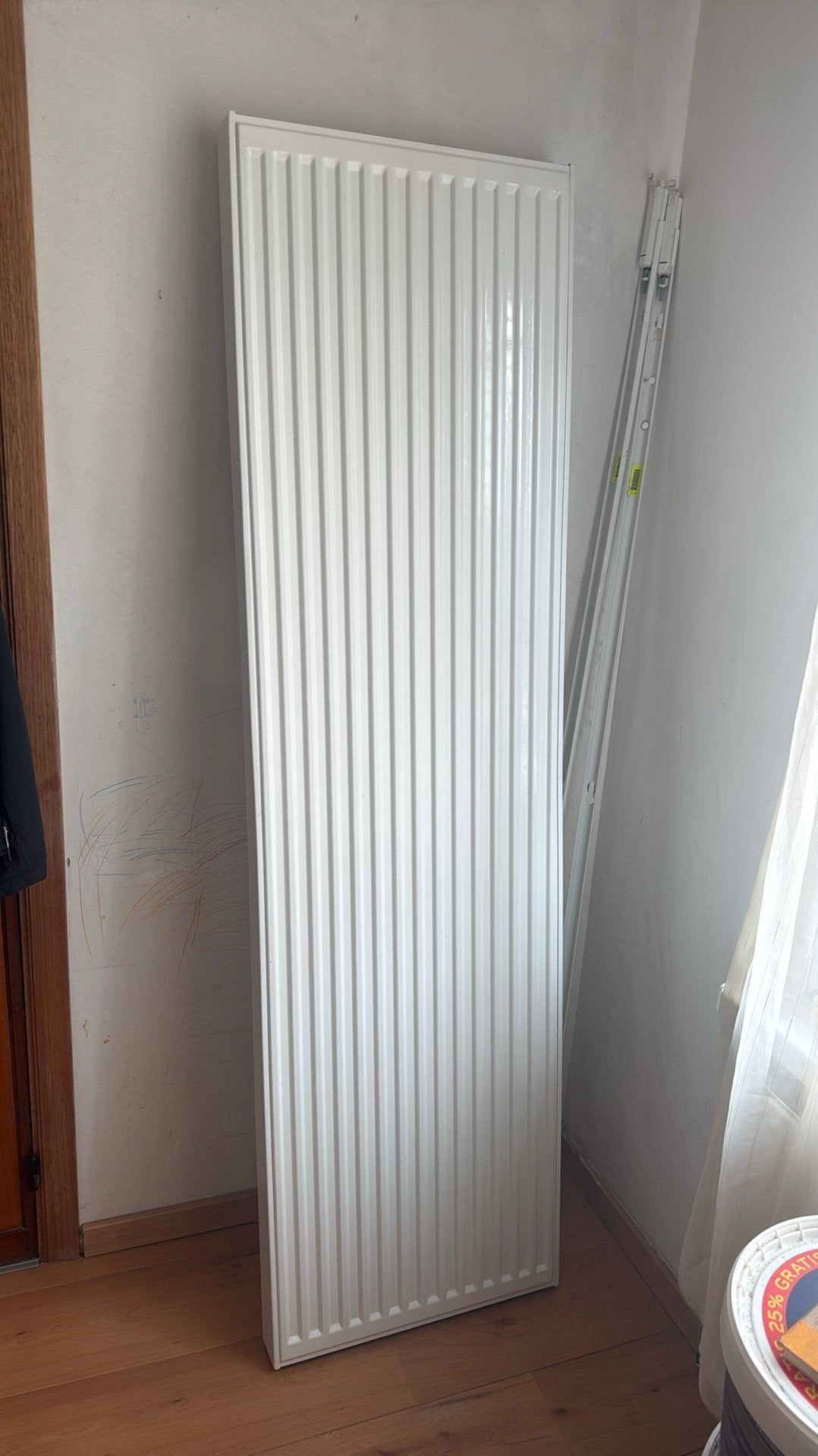 Vertical radiator, Ophalen, Zo goed als nieuw, Radiator