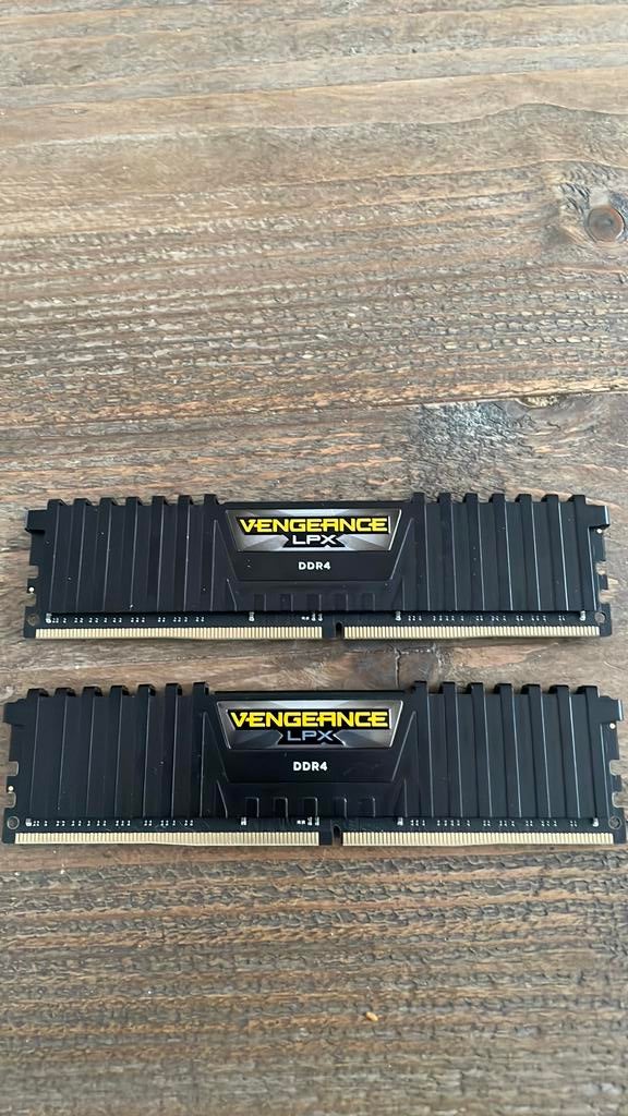 2x8gb ddr4 RAM 2400mhz, Computers en Software, RAM geheugen, 2400mhz, DDR4, Ophalen of Verzenden, Zo goed als nieuw