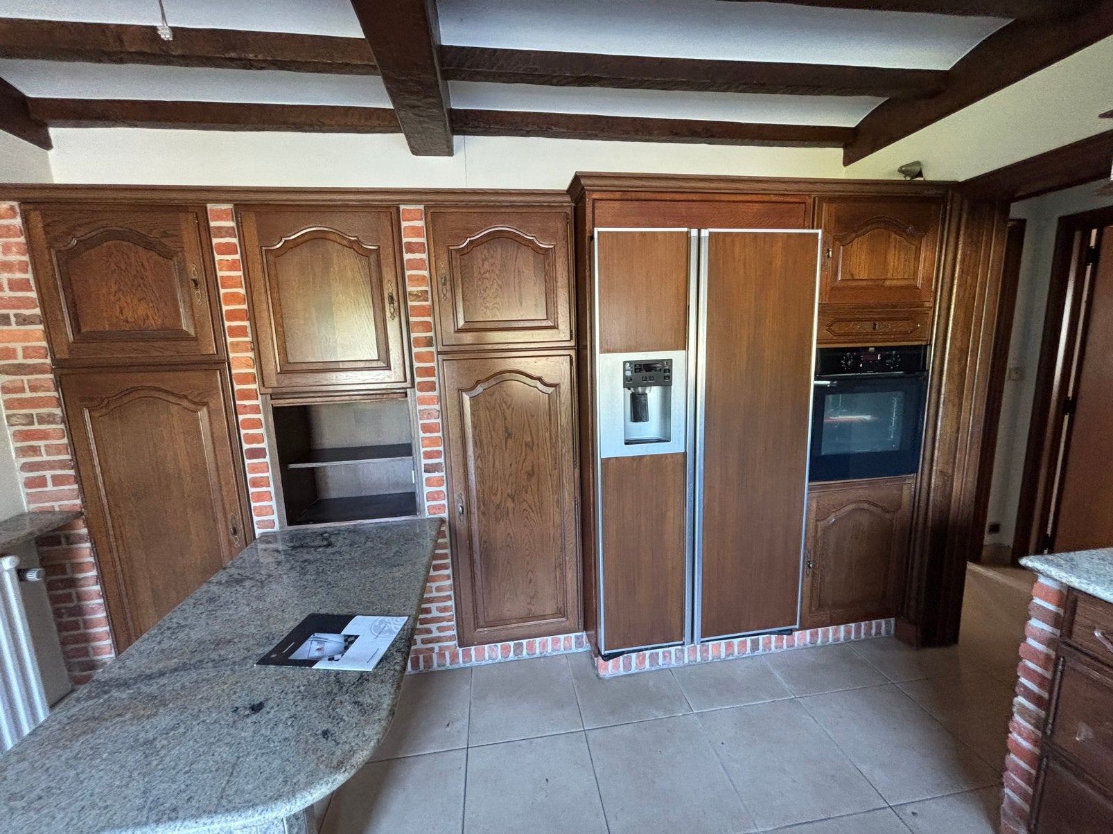 Volledig uitgeruste keuken (tafel, oven, koelkast, meubels), Huis en Inrichting, Keuken | Complete keukens, Ophalen, Gebruikt