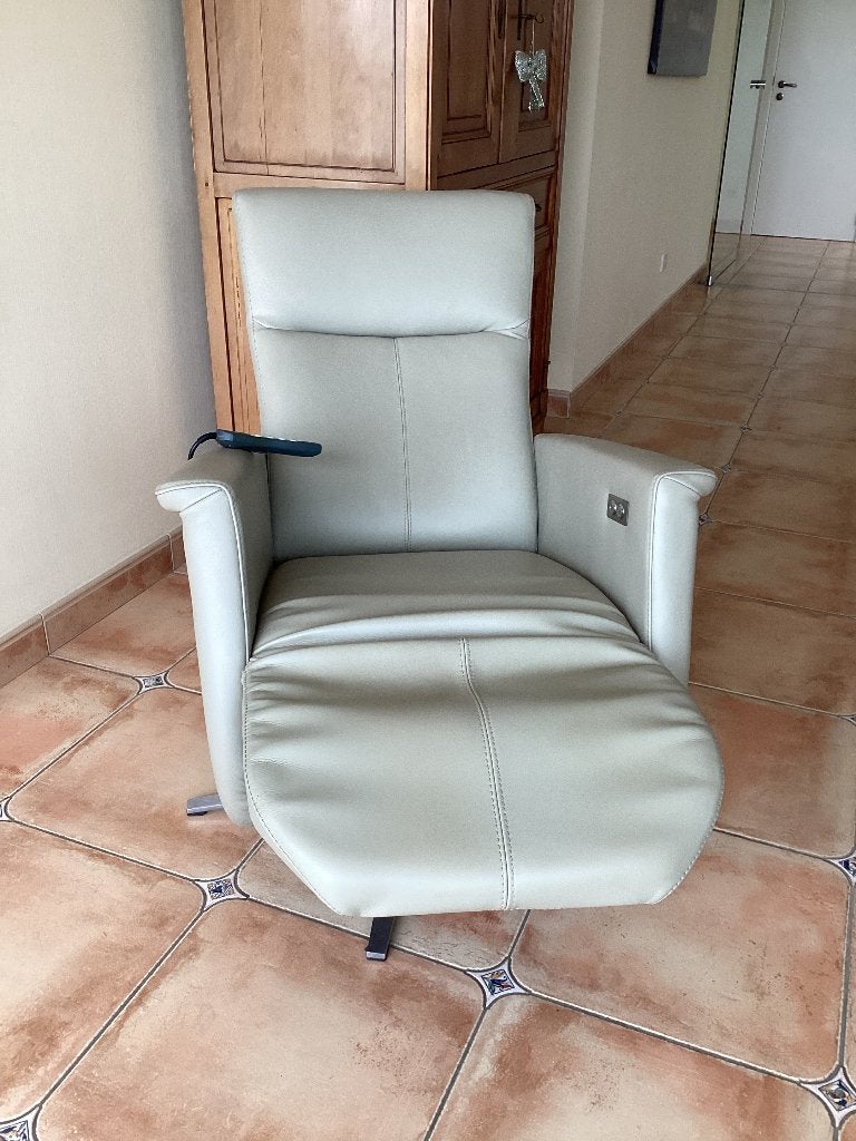 Fauteuil électrique debout pour pers.âgées Prominent SMAL, Maison & Meubles, Enlèvement, Comme neuf, Cuir, Durlet sede himolla hukla medilax revilax