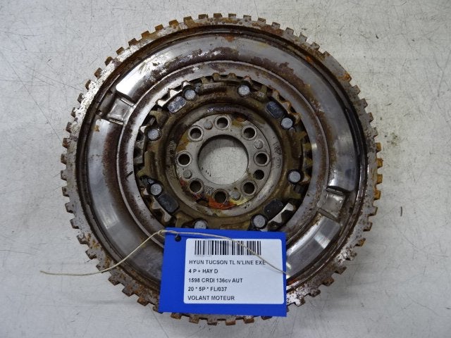 VOLANT MOTEUR Hyundai Tucson (TL) (01-2015/05-2023), Hyundai Motor Deutschland GmbH, Kaiserleipromenade 5
63067  Offenbach am Main, DE