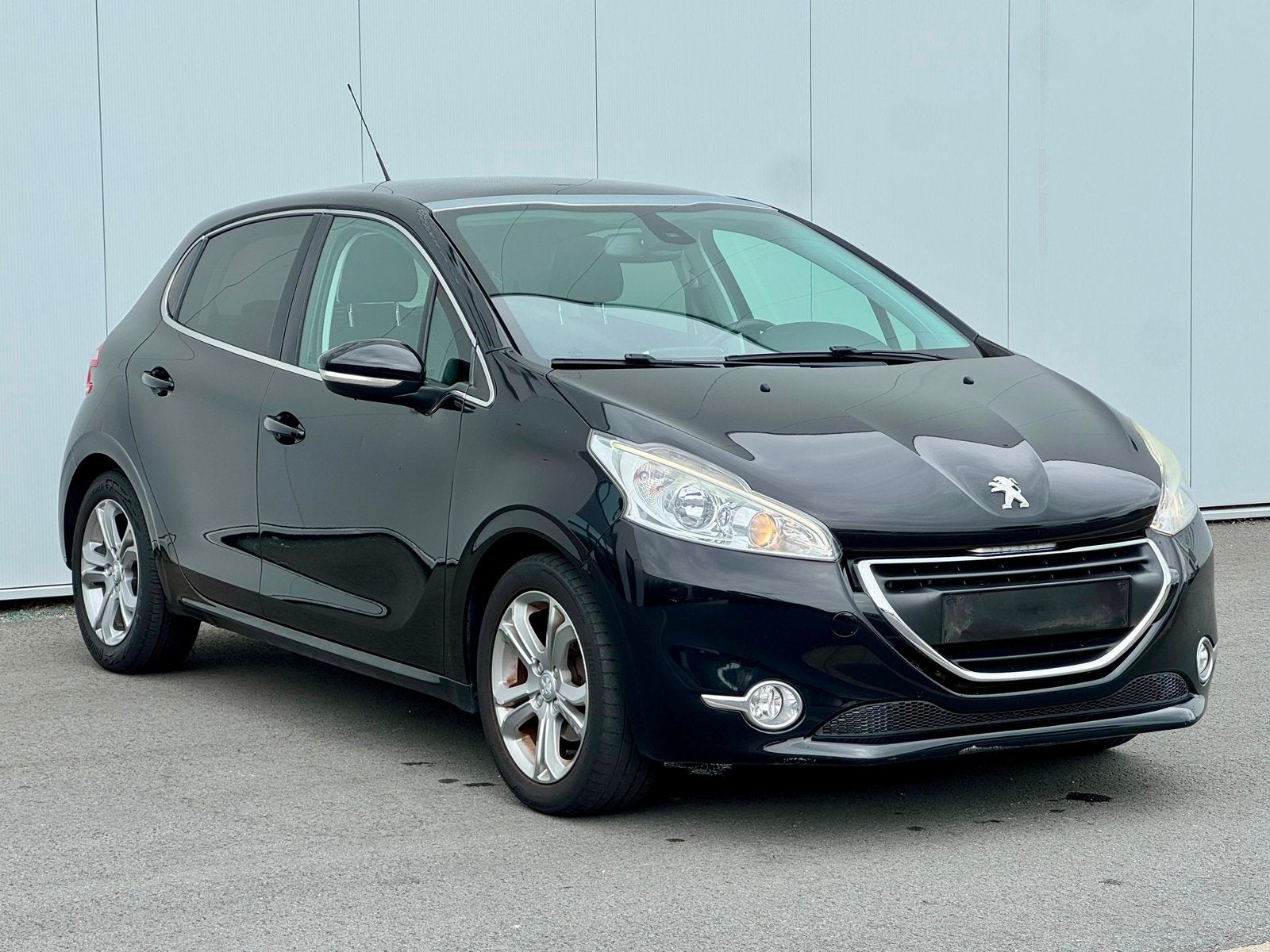 PEUGEOT 208 1.2 ESSENCE — CLIMATISATION — PIANO — 100 000 KM, Achat, Noir, 5 portes, Particulier