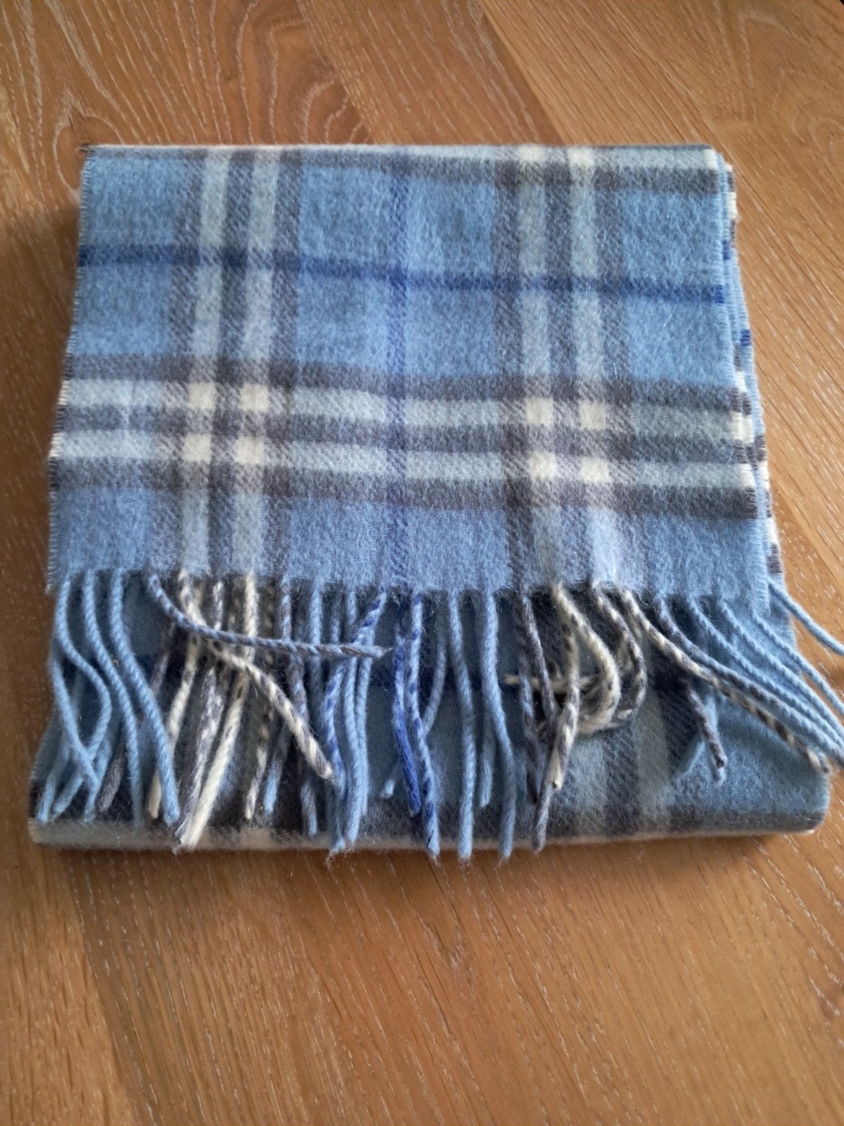 Écharpe bleu clair, 100 % cachemire, Vêtements | Femmes, Burberry, Enlèvement ou Envoi, Comme neuf, Écharpe