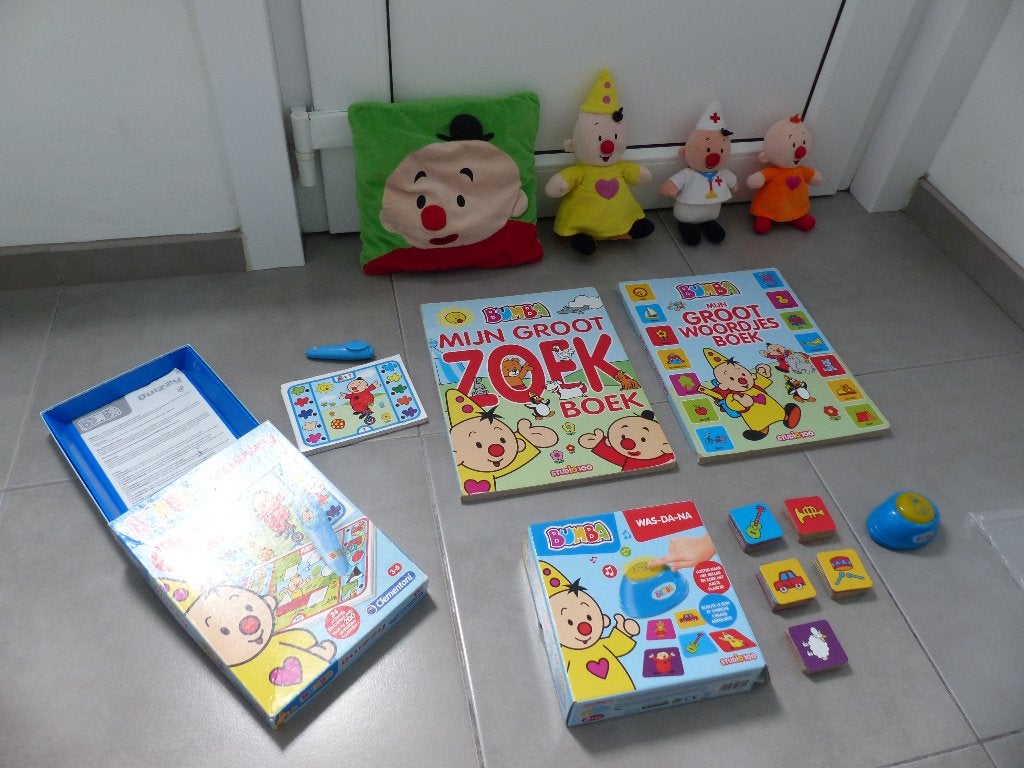 Bumba Spulletjes: knuffels - boeken - spelletjes, Ophalen of Verzenden, Gebruikt