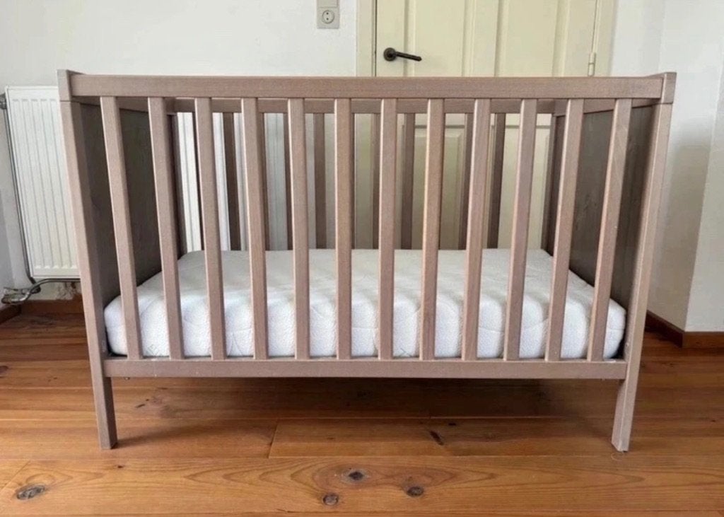 IKEA sundvink babybedje + ZZZOO Kangoeroe Tencel Matras ZGAN, Kinderen en Baby's, Zo goed als nieuw, Minder dan 140 cm, Minder dan 70 cm