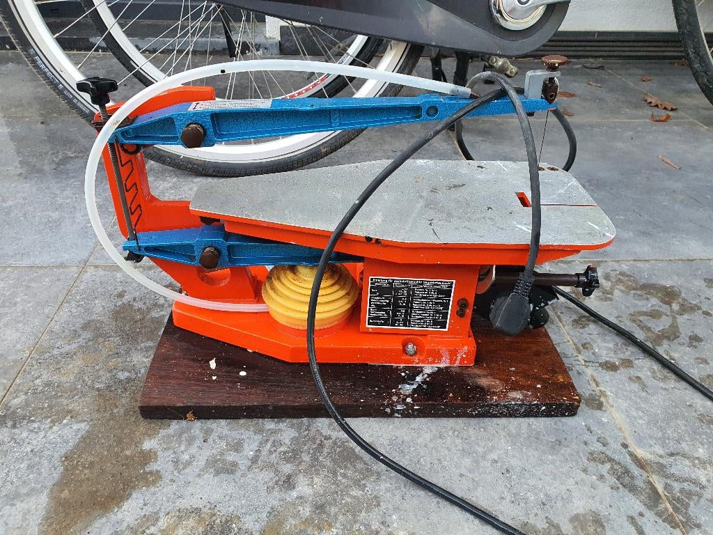 Hegner Multicut elektrische figuurzaag alles goed werken, Ophalen, Hegner, 600 tot 1200 watt, Zo goed als nieuw