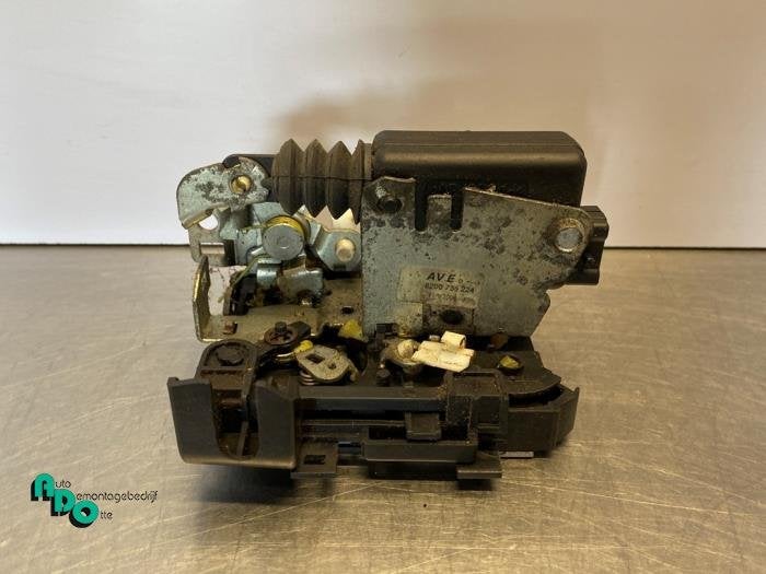 Deurslot Mechaniek 4Deurs rechts-voor van een Dacia Sandero, Dacia, Gebruikt, -, -