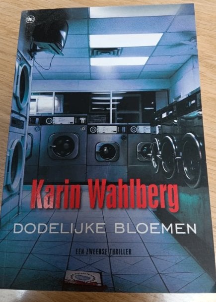 Karin Wahlberg - dodelijke bloemen, Ophalen of Verzenden, Zo goed als nieuw, Karin wahlberg