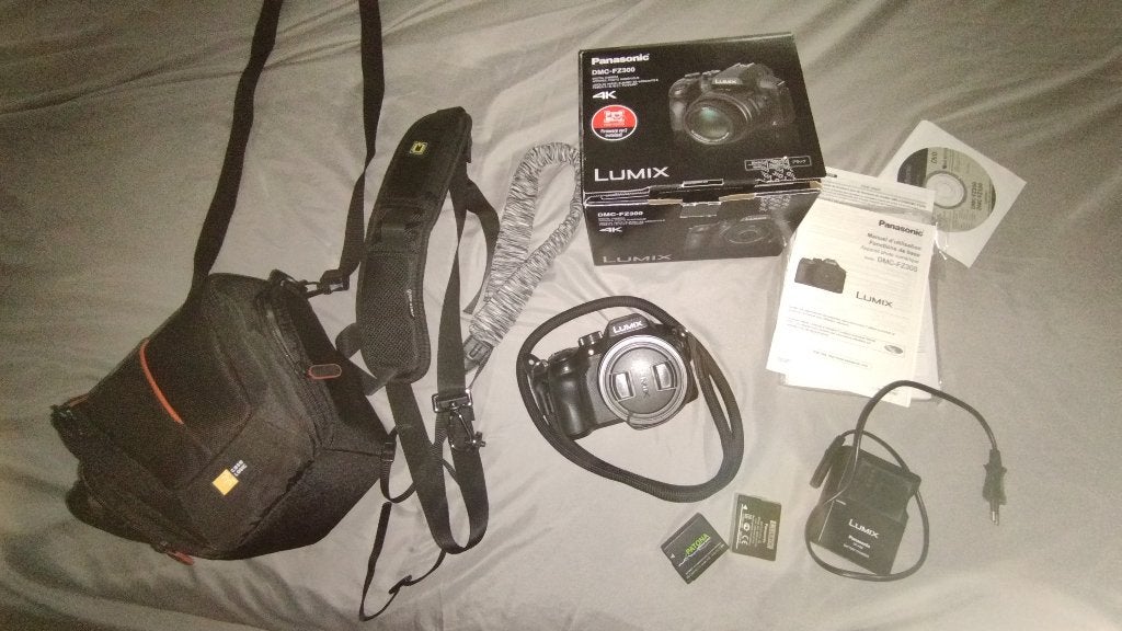PANASONIC Lumix FZ300 + Pack Complet (Boîte, 2 Bat, Sac, …), TV, Hi-fi & Vidéo, 12 mégapixels, Batterie, Enlèvement, 8 fois ou plus