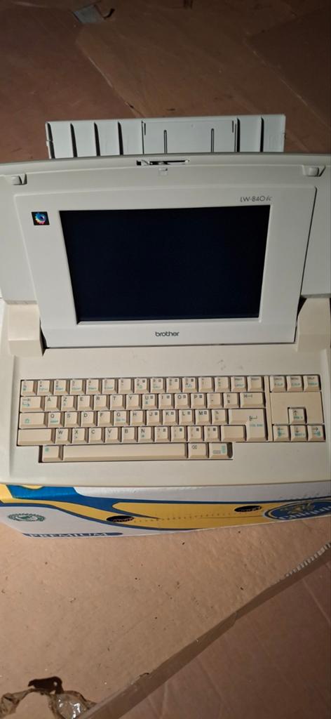 Elektronische schrijfmachine met scherm, Ophalen