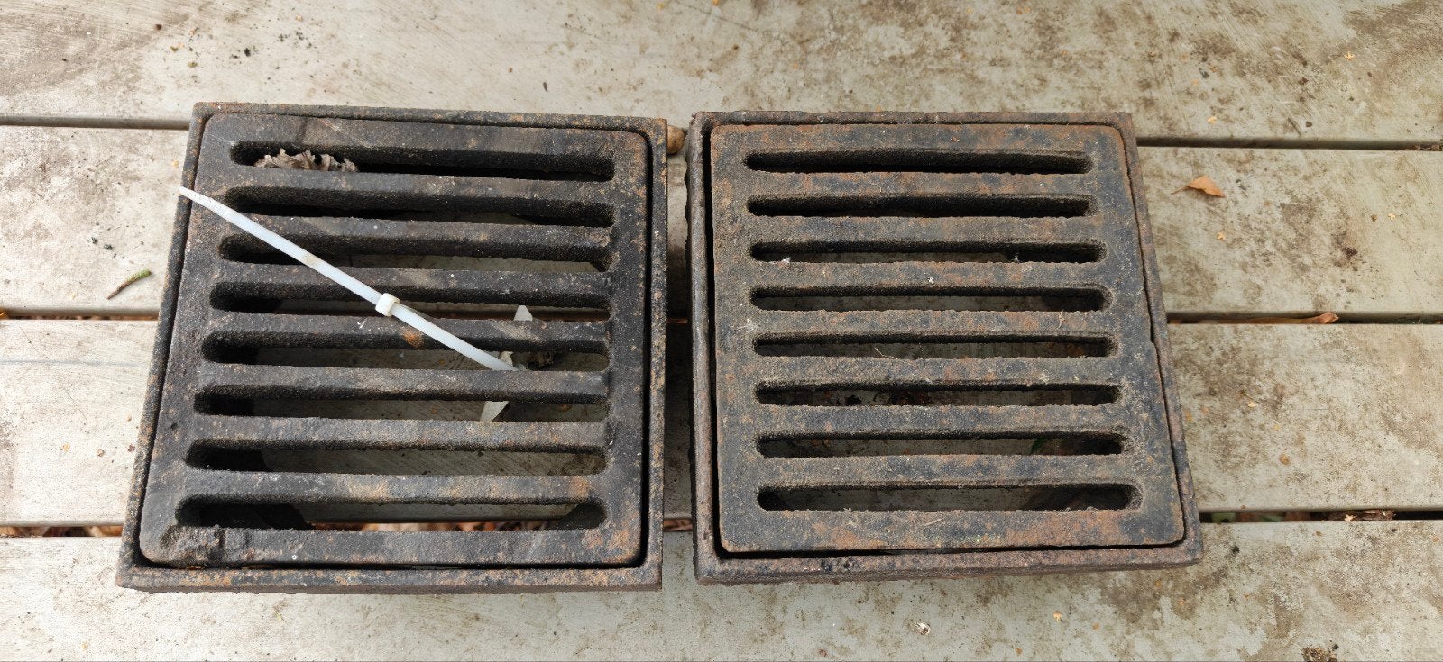 2x geurijzer putdeksel, Ophalen, Zo goed als nieuw, Overige materialen, Afvoer